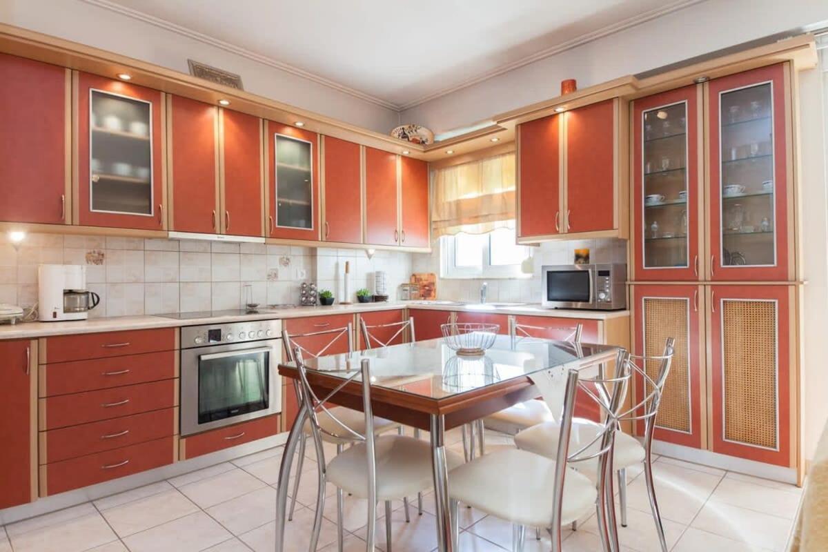Scenic Balcony Apt In Vibrant Petralona Atenas Exterior foto