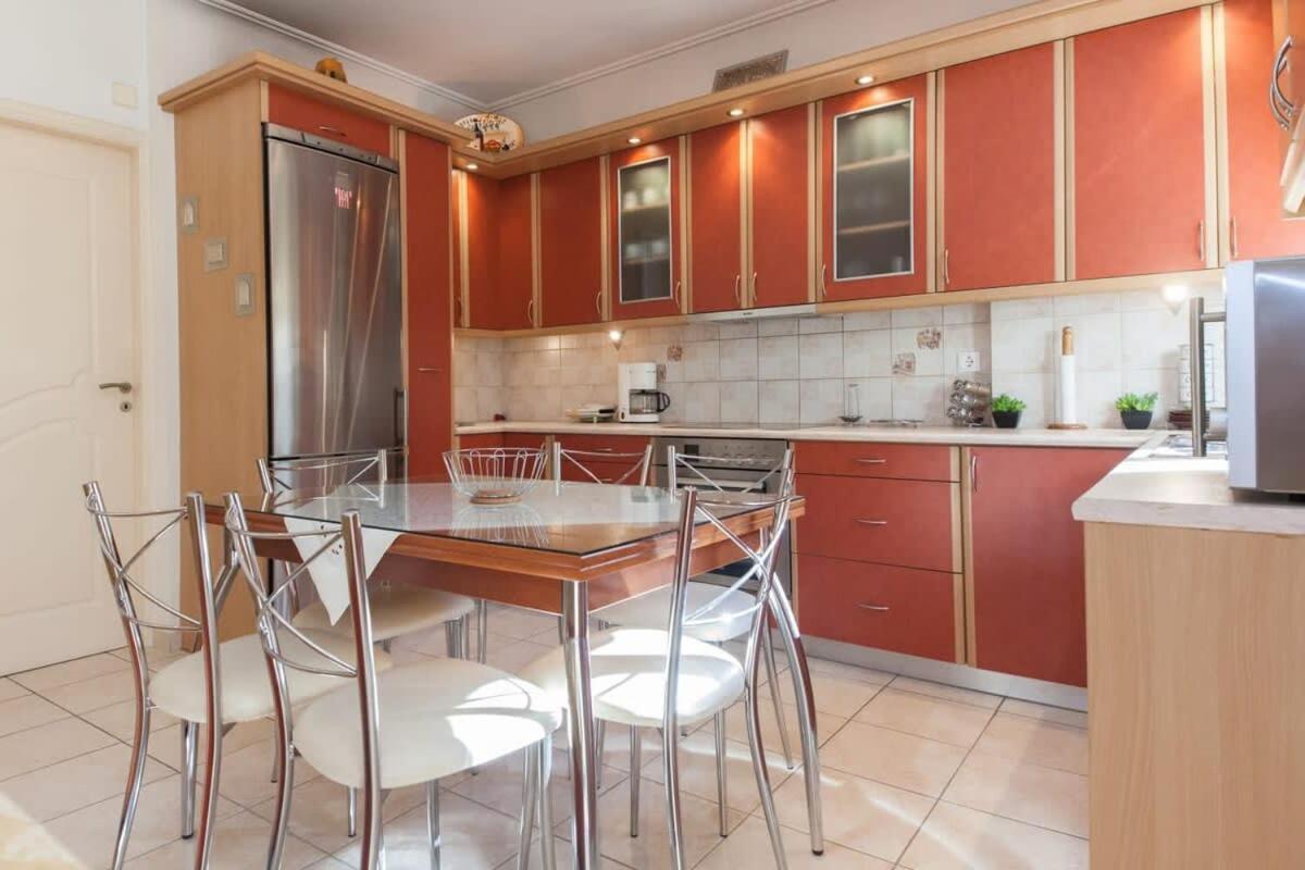 Scenic Balcony Apt In Vibrant Petralona Atenas Exterior foto